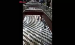 فیلم/ لحظه ریزش سقف پاساژ امیر کبیر اراک به دلیل بارش باران