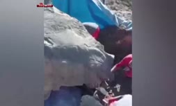 فیلم/ اولین تصاویر از سقوط سنگ بر روی چادر کوهنوردان در دماوند؛ مرگ یک نفر