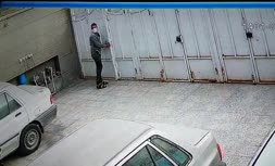 فیلم لو رفته از اقدام زشت دو پسر با یک دختر در حیاط خانه 