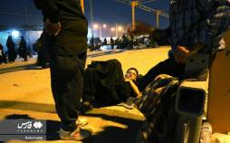 تصاویر خوابیدن زائران اربعین ۱۴۰۱ در مرز مهران,عکس های زائران اربعین,تصاویری از زائران در اربعین