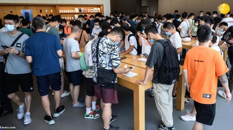 تصاویر صف طولانی برای خرید آیفون ۱۴ در چین,عکس های آیفون ۱۴ در چین,تصاویر خرید آیفون ۱۴ توسط مردم چین