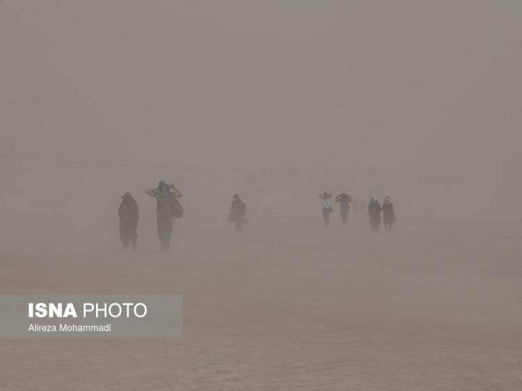 تصاویر زائران اربعین,عکس های زائران اربعین در شهریور 1401,تصاویری از زائران اربعین در گرد و غبار