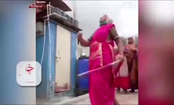 فیلم/ مهارت رزمی زن ۸۵ ساله در هند!