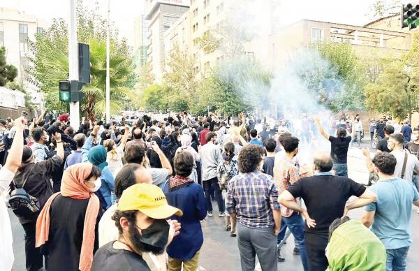 حمله به وکلا با گاز اشک اور,تجمع وکلا مهر 1401