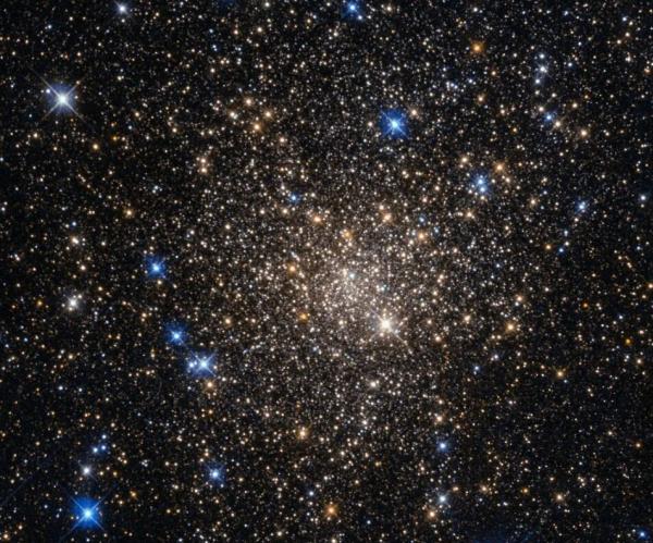 خوشه ستاره‌ای کروی,ثبت تصویری جدید یک خوشه ستاره‌ای کروی در فاصله ۲۲ هزار سال نوری از زمین