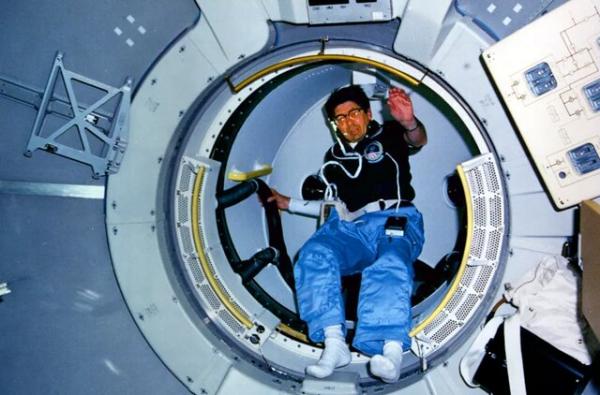 فضانورد هلندی,مرگ نخستین فضانورد هلندی‌تبار در ۹۰ سالگی