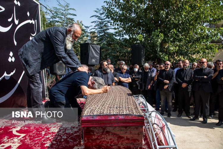 تصاویر مراسم خاکسپاری امین تارخ,عکس های مراسم خاکسپاری امین تارخ در 3 مهر 1401,تصاویر تشییع پیکر امین تارخ