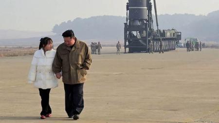 عکس‌های «کیم جونگ اون» رهبر کره شمالی و دخترش ,«جو آئه» دختر بچه کیم