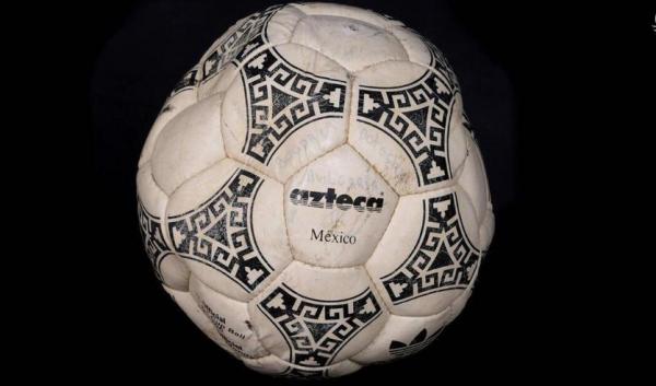 فروش توپ دست‌ خدای مارادونا,دیدار تیم ملی آرژانتین و انگلیس