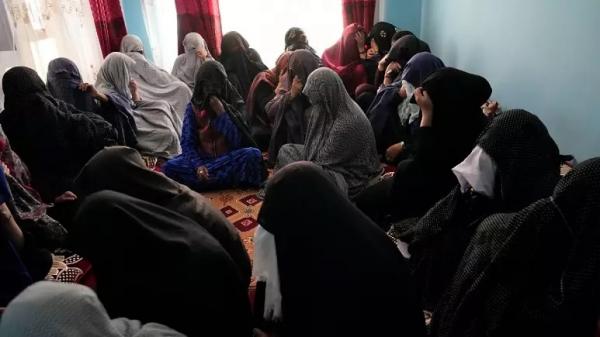 طالبان,شلاق زدن دختران دانشجو توسط طالبان