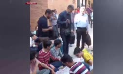 فیلم/ نشستن عادل فردوسی‌پور بر سر سفره دانشجویان دانشگاه شریف