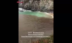 فیلم/ تغییر رنگ عجیب آب دریا در ساحل کورنوال