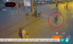 فیلم | ورود مهاجم تروریست به حرم شاهچراغ و به رگبار بستن زائران از دید دوربین‌های مدار بسته
