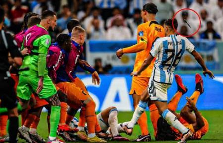 درگیری بین بازیکنان آرژانتین و هلند,درگیری نیمکت ذخیره‌های هلند