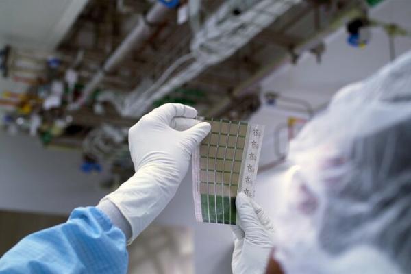 سلول خورشیدی,توسعه سلول‌های خورشیدی به ضخامت کاغذ