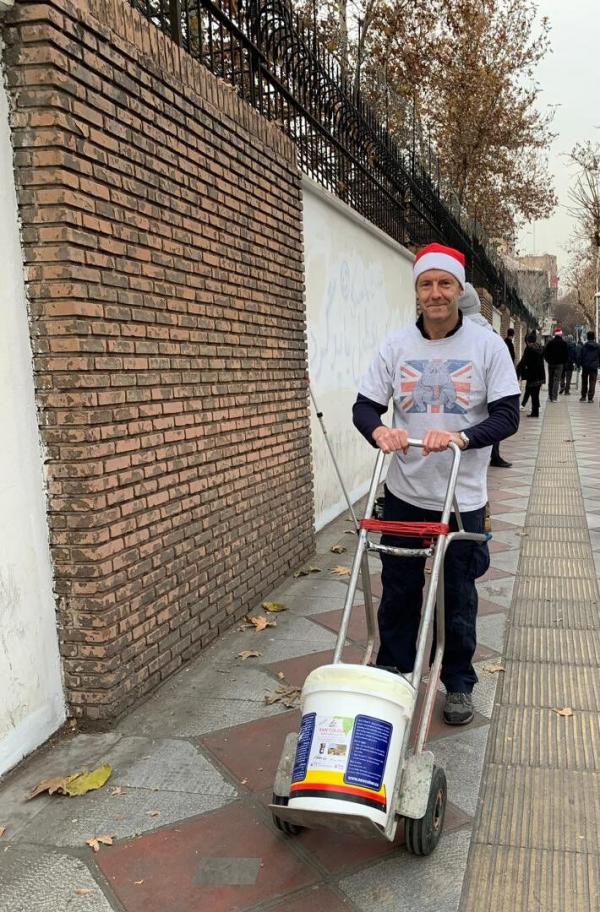 سفارت انگلیس در ایران,پاک کردن شعارها از دیوار سفارت انگلیس در ایران