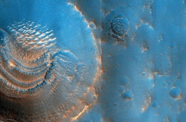 اشکال مرموز در مریخ,دهانه مریخ