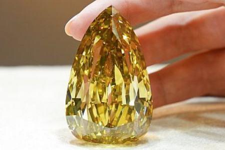 بنگاه حراج ساتبیز,الماس معروف به قناری زرین