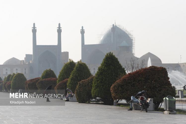 تصاویر آلودگی شدید هوا در اصفهان,عکس های آلودگی هوای اصفهان,تصاویری از آلودگی هوای اصفهان در آذر 1401