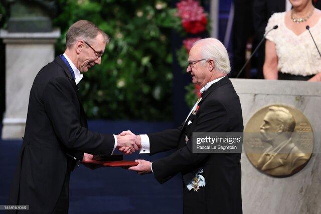 تصاویر اهدای جوایز برندگان نوبل ٢٠٢٢,عکس های مراسم نوبل سال ٢٠٢٢,تصاویر مراسم نوبل ٢٠٢٢