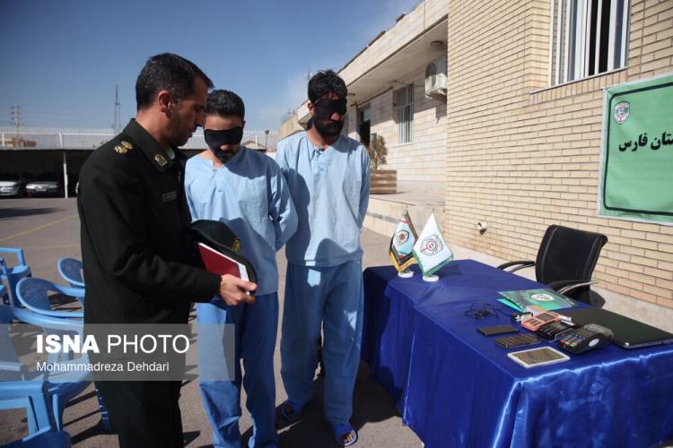 تصاویر دستگیری باند کلاهبرداری اسکیمر و کارت‌های بانکی در شیراز,عکس های کلاهبرداری در شیراز,تصاویری از کلاهبرداران در شیراز