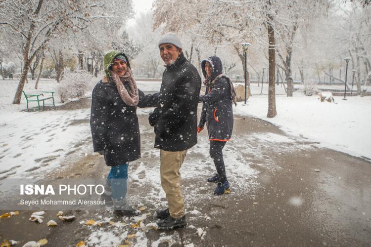 تصاویر اولین برف پاییزی در مشهد,عکس های بارش برف در مشهد,تصاویر بارش برف مشهد در آذر 1401