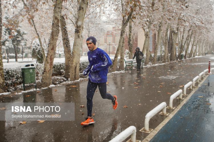تصاویر اولین برف پاییزی در مشهد,عکس های بارش برف در مشهد,تصاویر بارش برف مشهد در آذر 1401