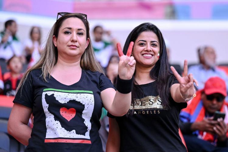 تصاویر تماشاگران زن جام جهانی قطر,عکس های تماشاگران زن دیدار ایران و ولز,تصاویر تماشاگران دیدار تیم ملی و ولز در جام جهانی