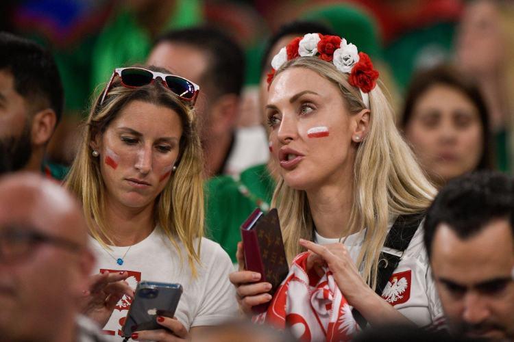تصاویر تماشاگران زن در جام جهانی 2022 قطر,عکس های تماشاگران زن دیدار مکزیک و لهستان,تصاویر دیدار عربستان و آرژانتین