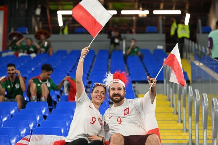 تصاویر تماشاگران زن در جام جهانی 2022 قطر,عکس های تماشاگران زن دیدار مکزیک و لهستان,تصاویر دیدار عربستان و آرژانتین