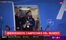 فیلم/ ورود مسی و بازیکنان آرژانتین با کاپ جام جهانی به بوئنوس آیرس