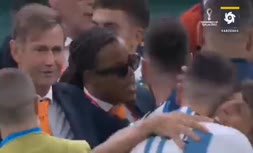 فیلم | درگیری لفظی لیونل مسی با لوئیس فن خال و کادر فنی تیم هلند در پایان بازی