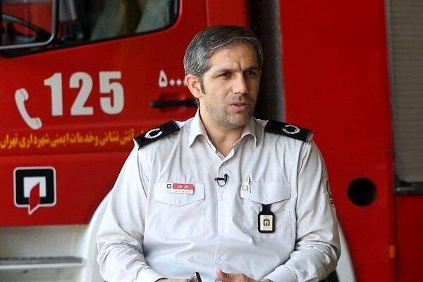 تصادف تهران,مرگ دو نفر در اثر برخورد خودرو به تیر چراغ راهنمایی