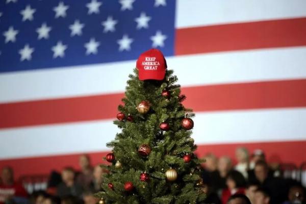 دونالد ترامپ,تبریک طعنه آمیز کریسمس توسط ترامپ
