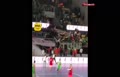 فیلم/ مصدومیت ۲۷ نفر در حادثه ریزش سکوی هواداران بسکتبال در مصر