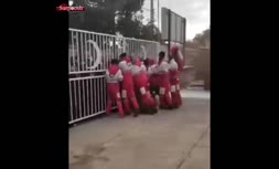 فیلم/ ازدحام مردم تربت جام مقابل هلال احمر برای گرفتن چراغ نفتی