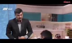 فیلم/ افتادن مجری شبکه ۳ از روی صندلی در برنامه زنده!