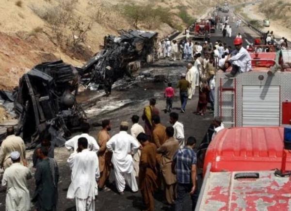 تصادف در پاکستان,، واژگونی یک دستگاه اتوبوس در منطقه «بیلا»