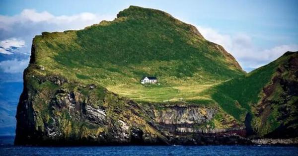 خانه تسخیر شده در ایسلند,جزیره Elliðaey در ایسلند