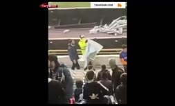 فیلم/ جمع آوری بنر وریا غفوری از سکوهای ورزشگاه آزادی!