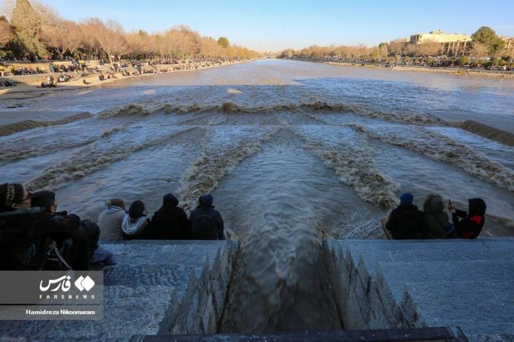 تصاویر جاری شدن دوباره آب در زاینده رود,عکس های زاینده رود,تصاویری از بازگشایی زاینده رود در بهمن 1401