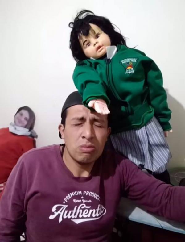 نامزدی یک مرد با عروسک پارچه ای,ازدواج مرد کلمبیایی با عروسک پارچه ای