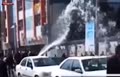 فیلم/ آب پاشی شهرداری بر روی بساط دستفروشان و رهگذران