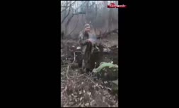 فیلم/ لحظه وحشتناک تیرباران اسیر اوکراینی توسط سربازان روس