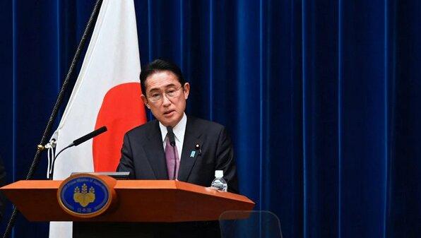ترور نخست وزیر ژاپن, انفجاری مهیب در اطراف محل سخنرانی نخست‌وزیر ا