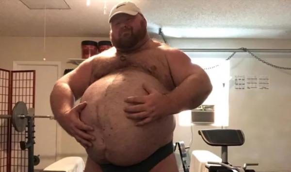 چاق ترین فرد جهان,افزایش وزن 300 کیلویی یک مرد