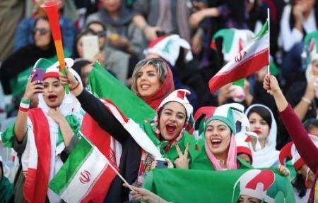 حضور بانوان در روزشگاه های ایران,حمله به زنان با گاز فلفل در ورزشگاه