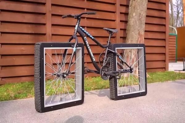 دوچرخه ای با چرخهای مربعی,