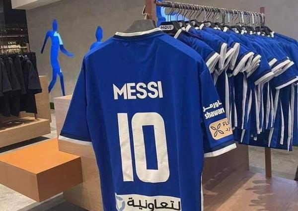 لیونل مسی,رونمایی از پیراهن مسی در فروشگاه الهلال