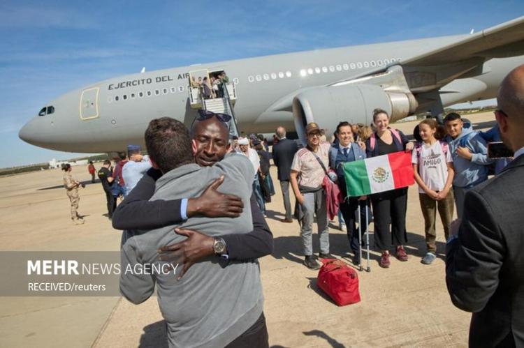 تصاویر خروج اتباع از سودان,عکس های درگیری های سودان,تصاویر خارج شدن اتباع خارجی از کشور سودان
